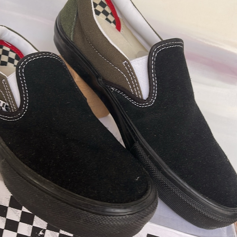 Vans Men’s Skate Slip-On Black/Grape Leaf
VN0A5FCAKE9
Sneakers - Picture 9 of 16